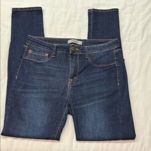 Refuge Women's Size 8 Dark Wash Skinny Jeans Mid-Rise Classic Stretch Denim Blue